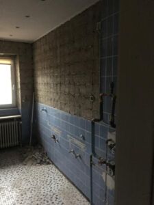 Hofer Montagen Bad vor der Renovierung aus einem anderen Blickwinkel