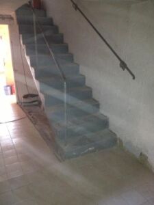 Hofer Montagen Treppen vor der Renovierung